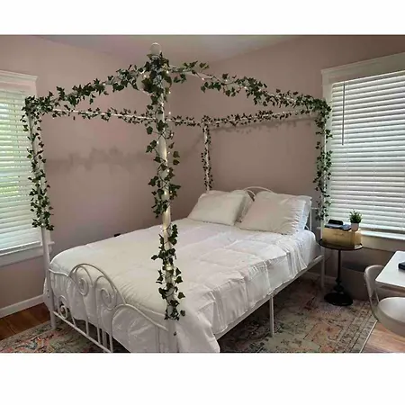 Garden Whisper Cozy Chamber Villa